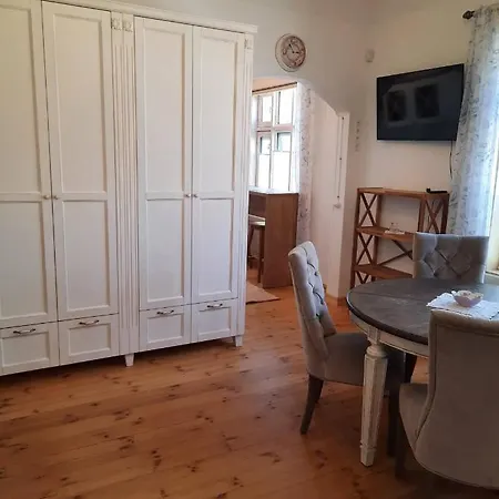 Apartment Armas Siseouega Kesklinnakorter, Esplanaadi Tn. Parnu
