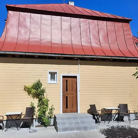 Armas Siseouega Kesklinnakorter, Esplanaadi Tn. Apartamento Pärnu