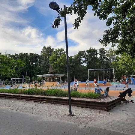 Armas Siseouega Kesklinnakorter, Esplanaadi Tn. Apartamento Pärnu
