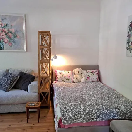 Armas Siseouega Kesklinnakorter, Esplanaadi Tn. Apartamento Pärnu