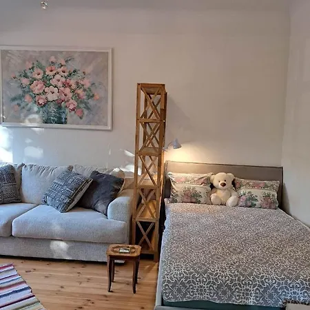 Armas Siseouega Kesklinnakorter, Esplanaadi Tn. Apartment Parnu